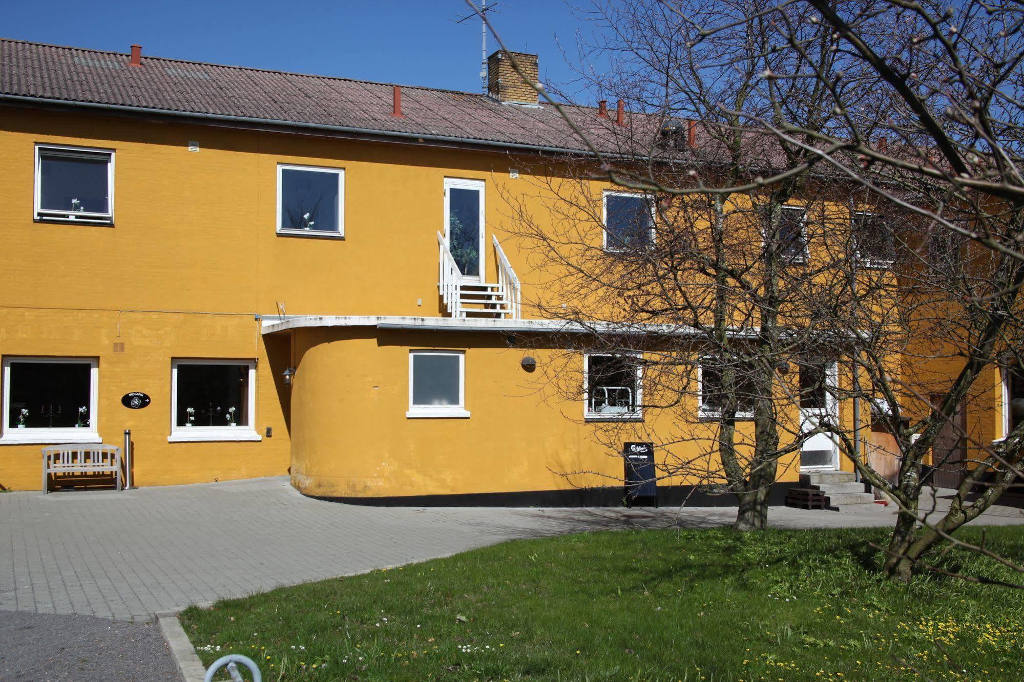Kanns Hotel Akirkeby Екстер'єр фото