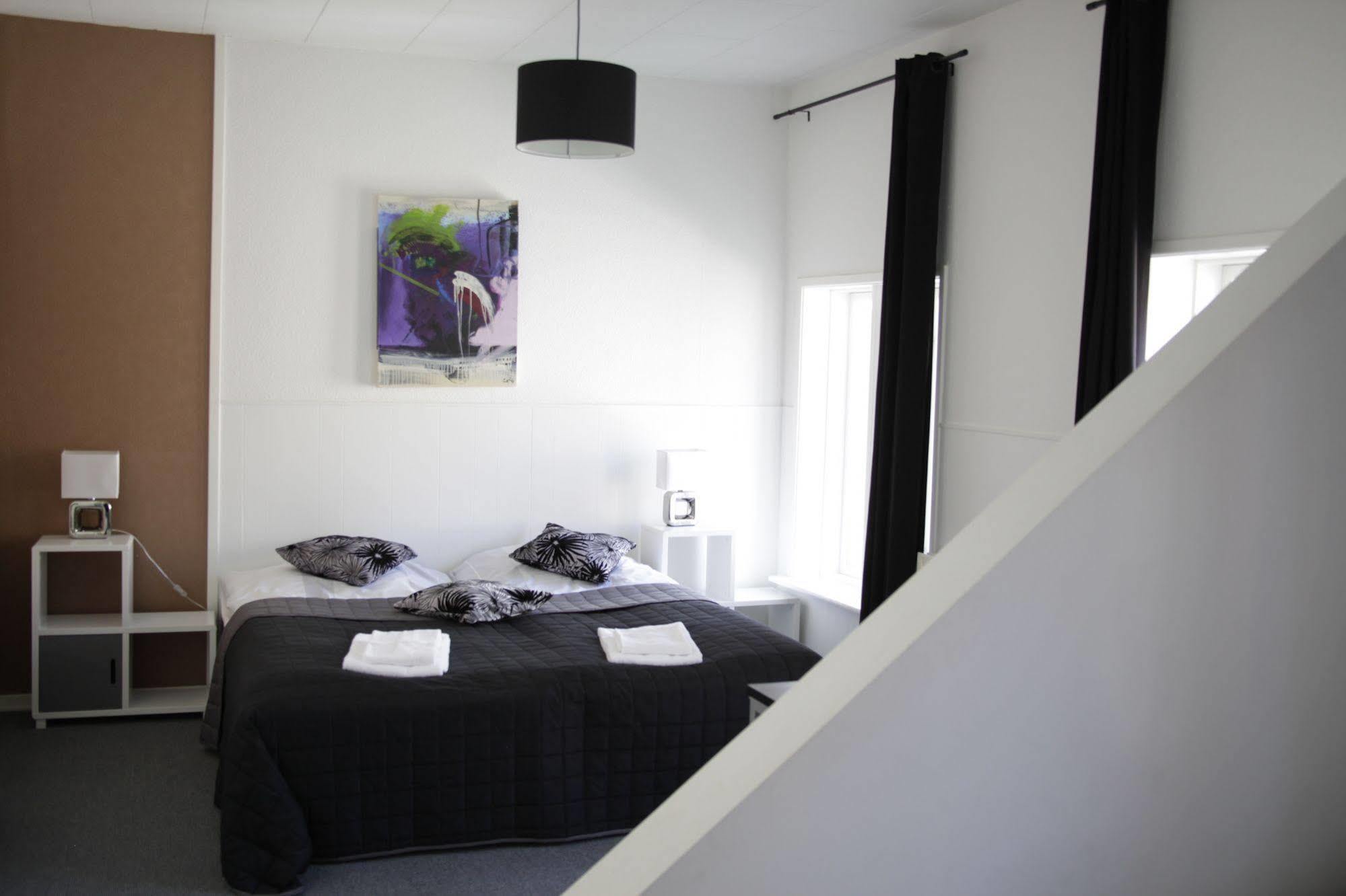 Kanns Hotel Akirkeby Екстер'єр фото