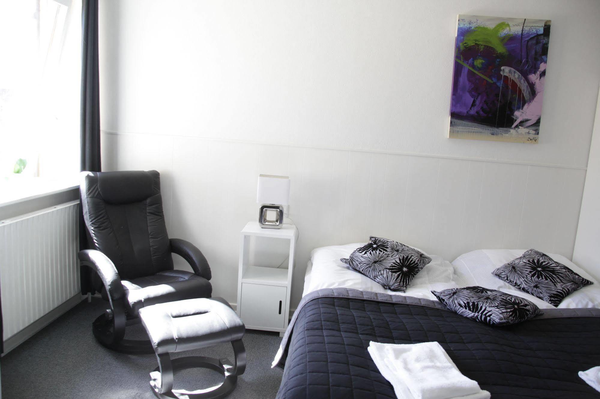 Kanns Hotel Akirkeby Екстер'єр фото