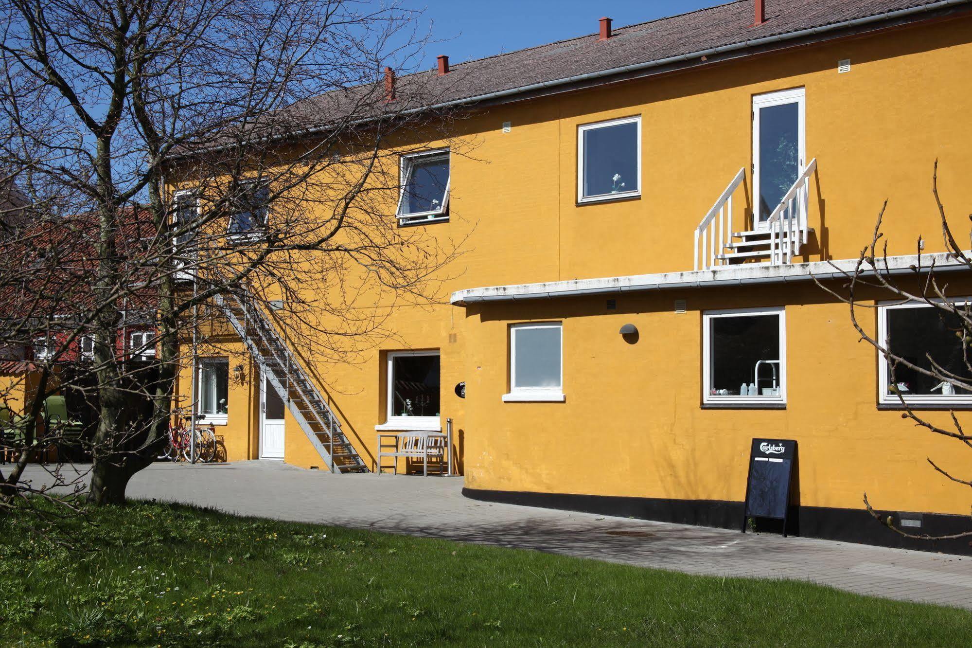 Kanns Hotel Akirkeby Екстер'єр фото