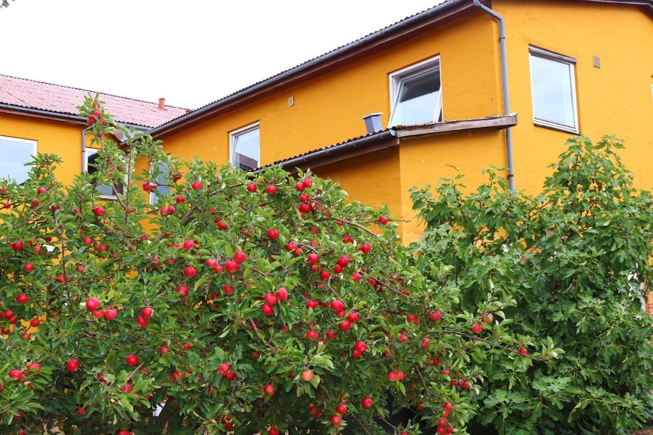 Kanns Hotel Akirkeby Екстер'єр фото